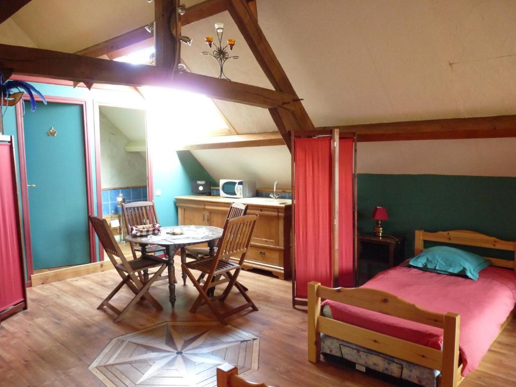 Le Trot'In Chair Bed and Breakfast Martigny-le-Comte Rum bild