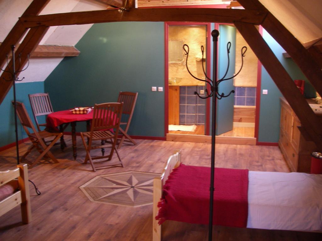 Le Trot'In Chair Bed and Breakfast Martigny-le-Comte Exteriör bild